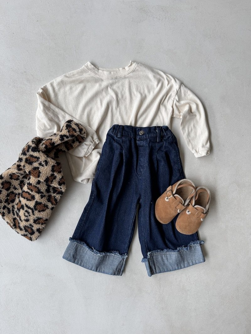 Wide Cropped Roll-Up Jeans