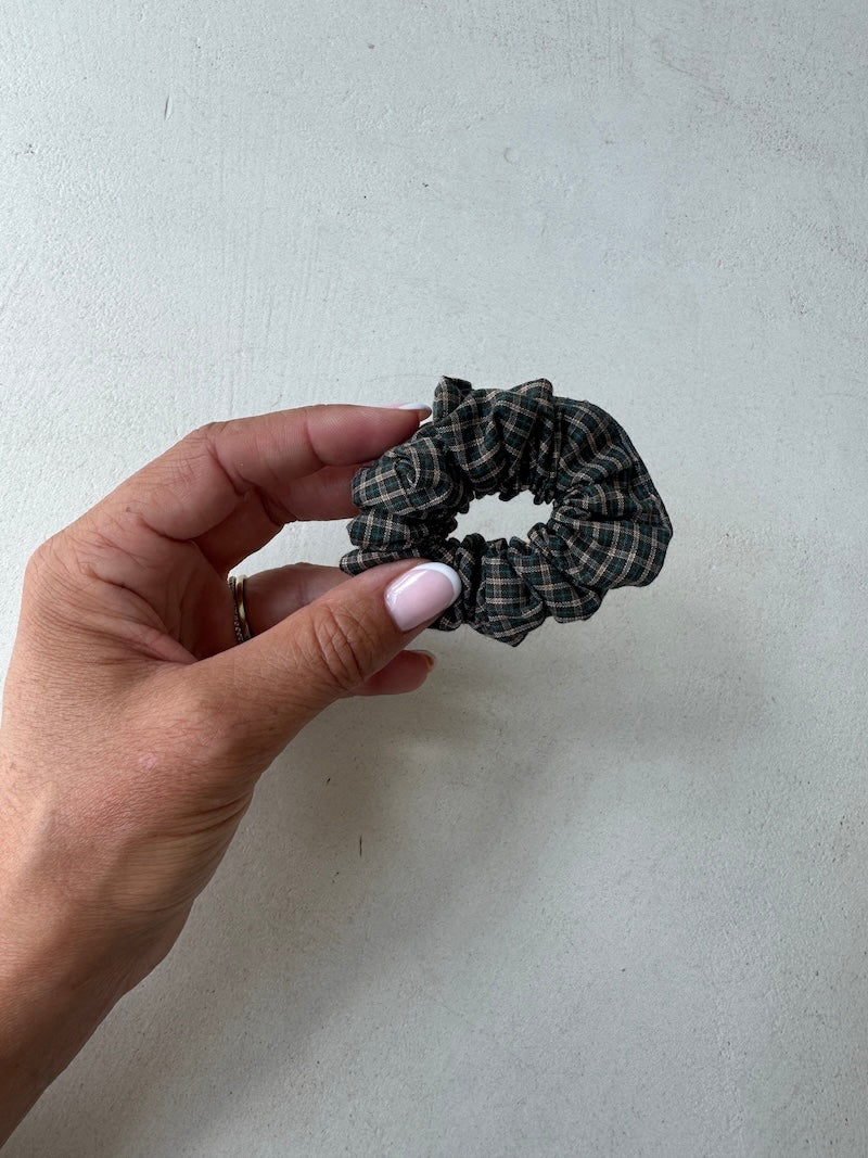 Victoria Scrunchie