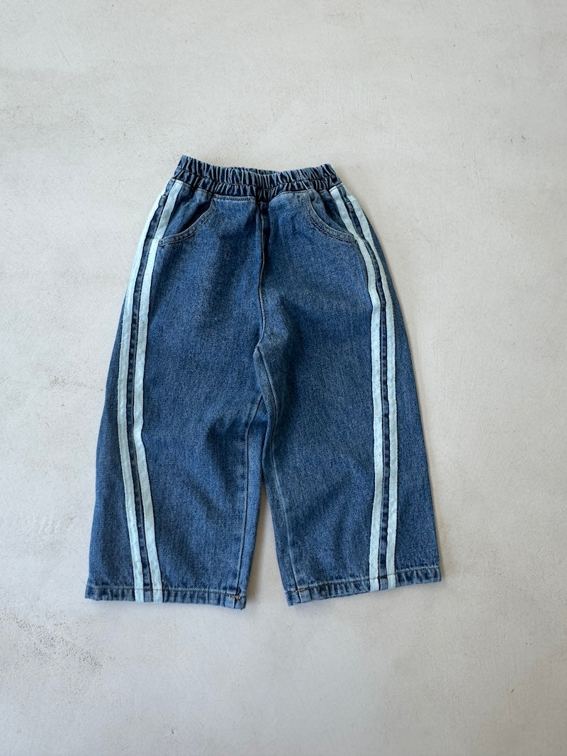 Curved Line Jeans