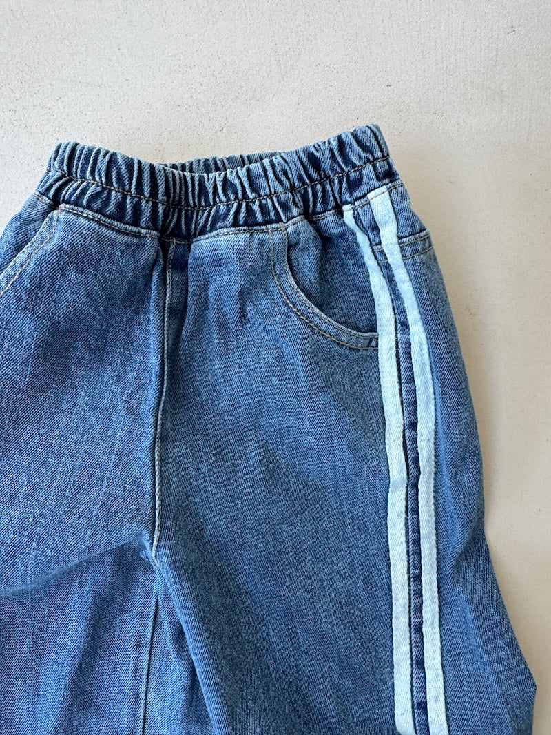 Curved Line Jeans