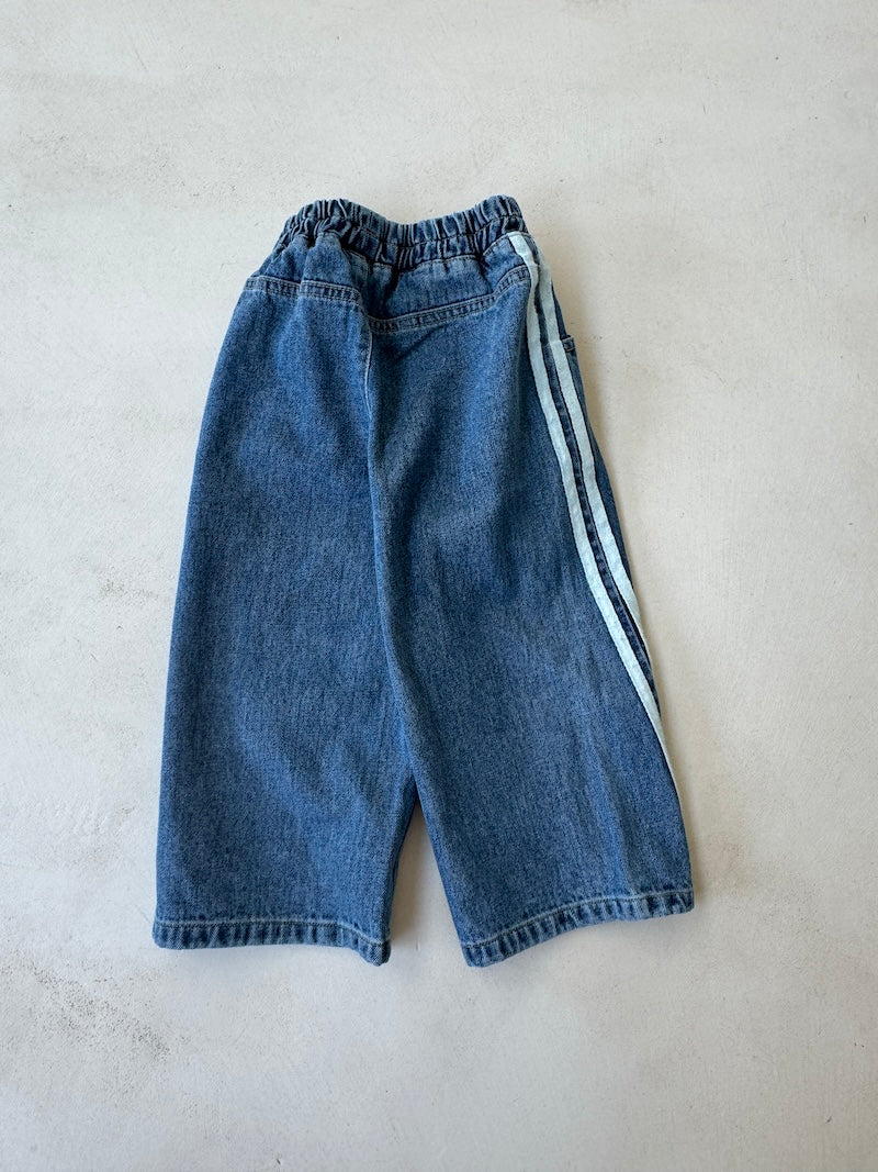 Curved Line Jeans