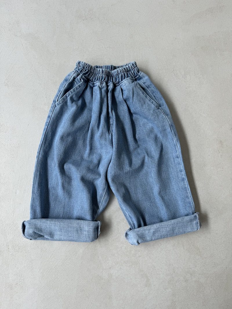Loose leg Blue Jeans