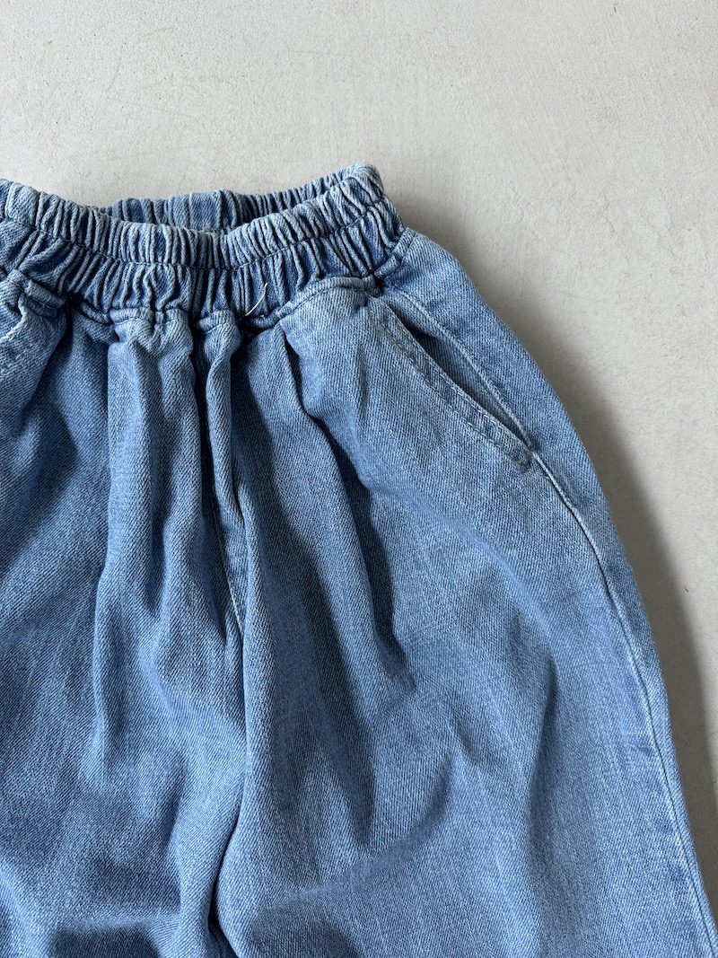 Loose leg Blue Jeans