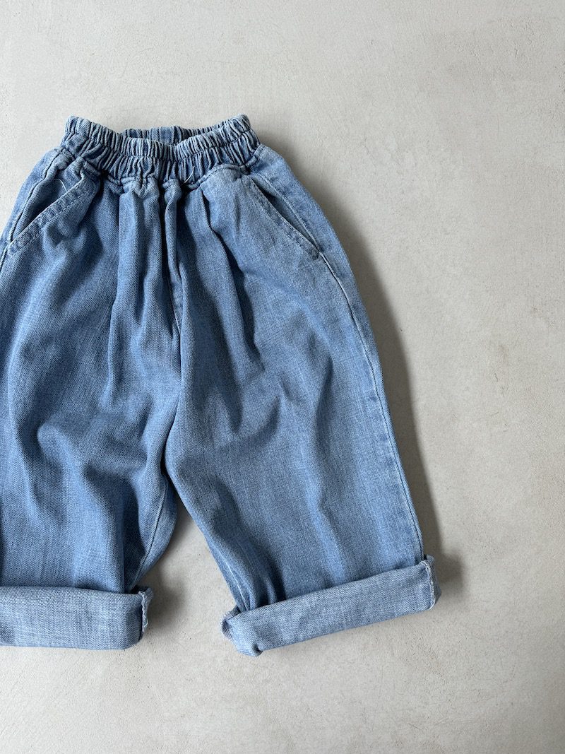 Loose leg Blue Jeans