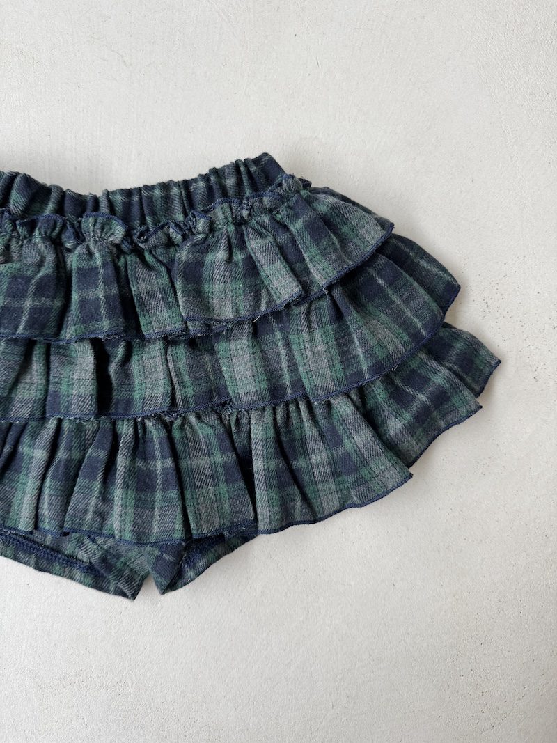 Tartan ruffle shorty